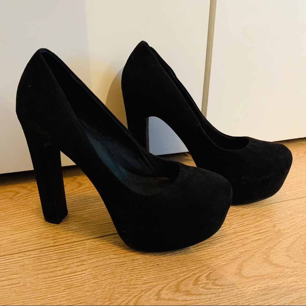 BRAND NEW Black platform heels